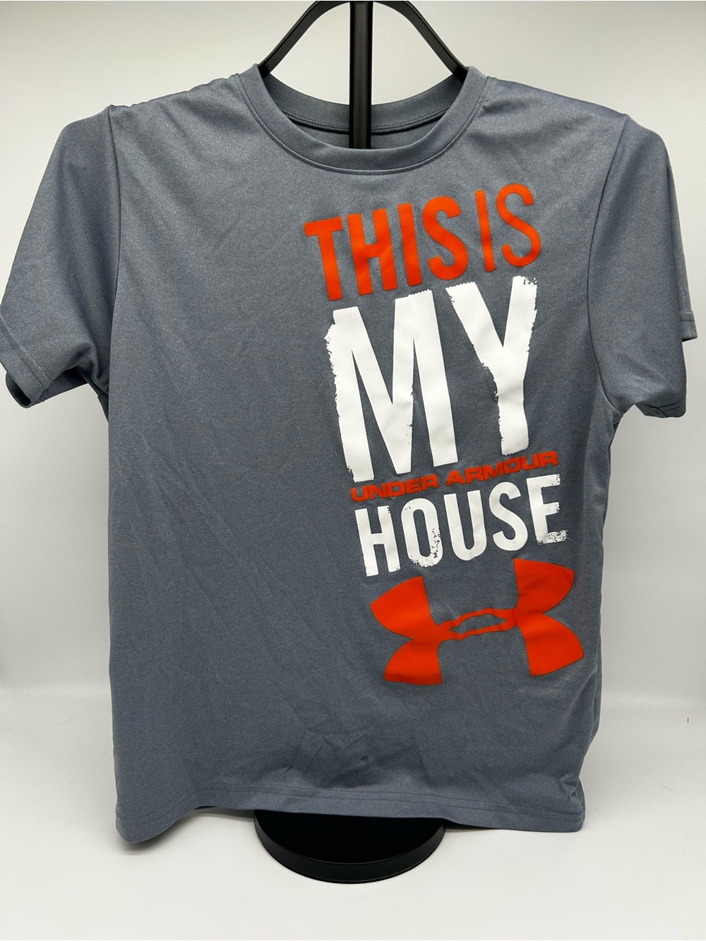 Under Armour Gray Short Sleeve Tee with Orange & White Graphic Size Youth Large
